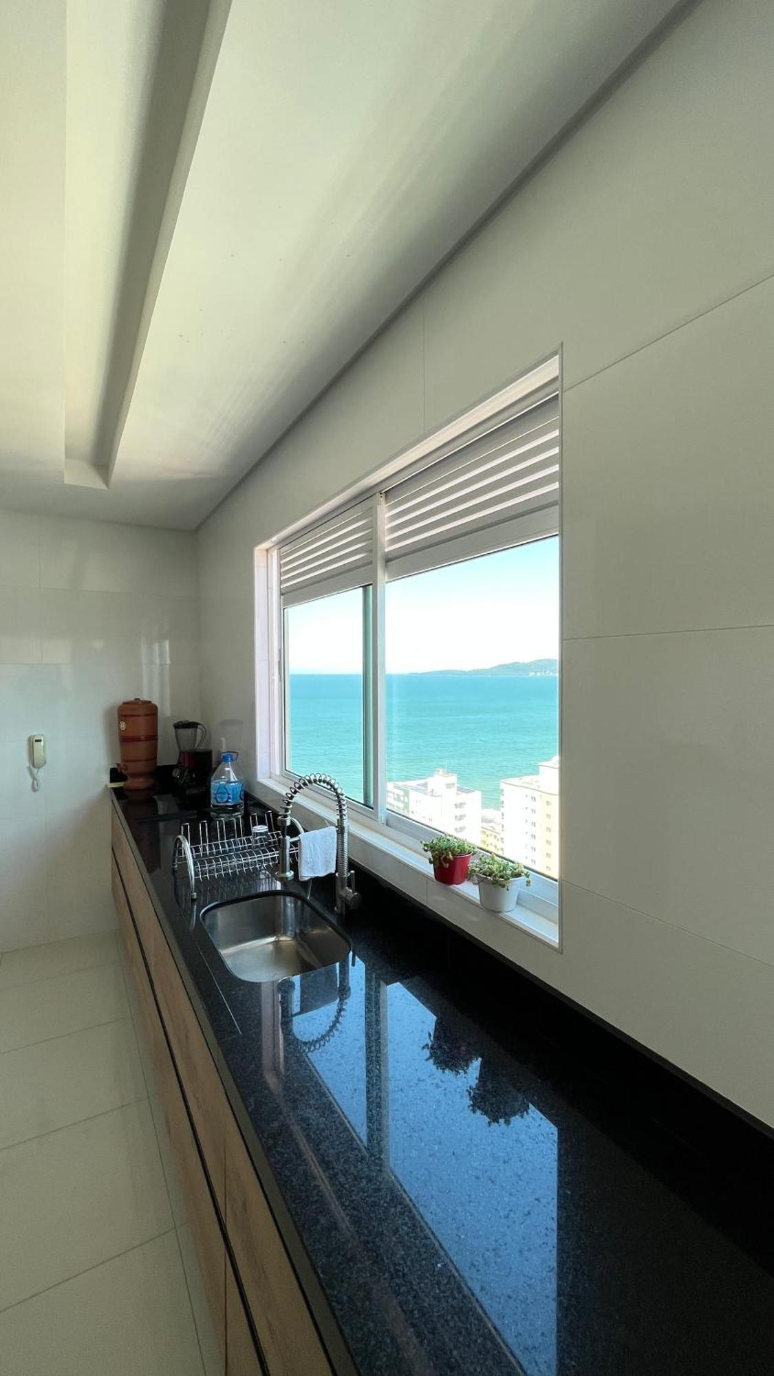 COBERTURA com belíssima vista para o mar e jacuzzi Itapema Exterior foto